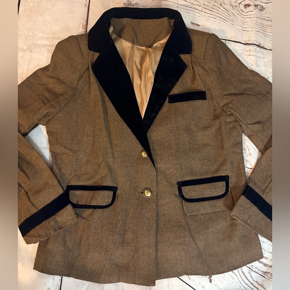 Couture herringbone tweed blazer featuring contrast velvet accents, gold buttons - Picture 2 of 13